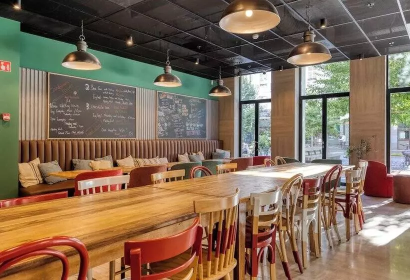 Latroupe Grand Place Hostel