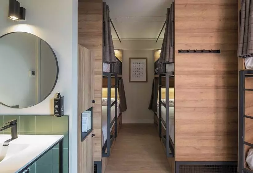 Latroupe Grand Place Hostel