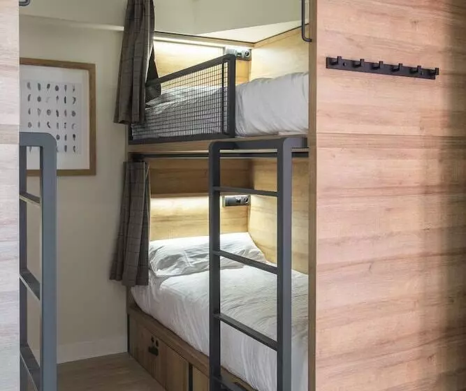 Latroupe Grand Place Hostel