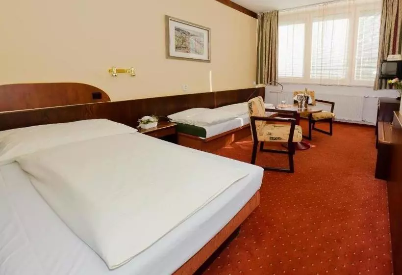 בית מלון כפרי Myslivna