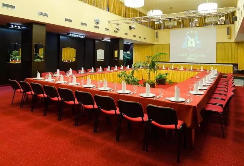 בית מלון כפרי Myslivna