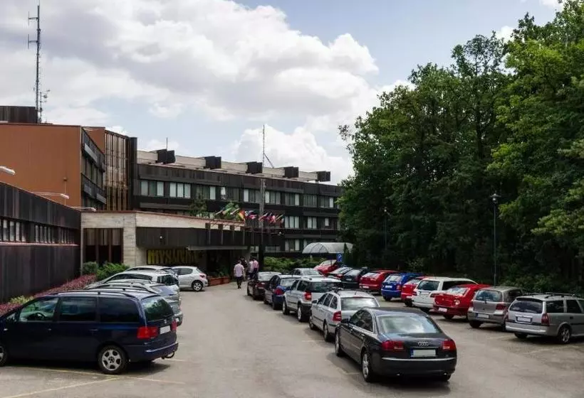 בית מלון כפרי Myslivna