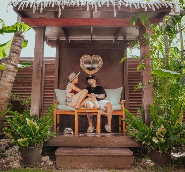 Manchebo Beach Resort And Spa