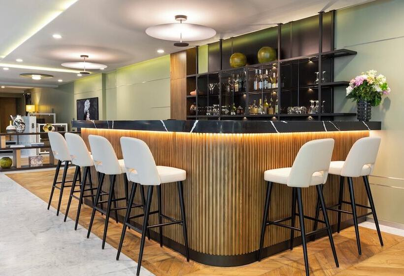 هتل La Clef Tour Eiffel Paris By The Crest Collection