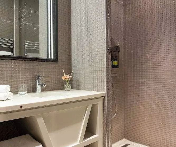 Hotel La Clef Tour Eiffel Paris By The Crest Collection