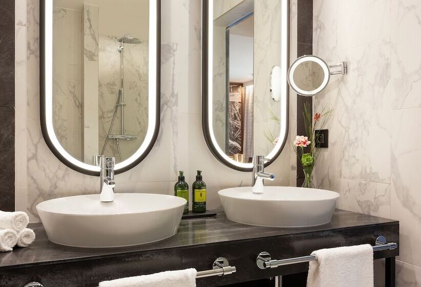 هتل La Clef Tour Eiffel Paris By The Crest Collection