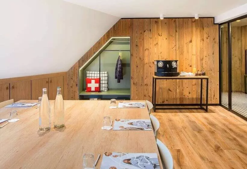 Отель Mercure Chambery Centre