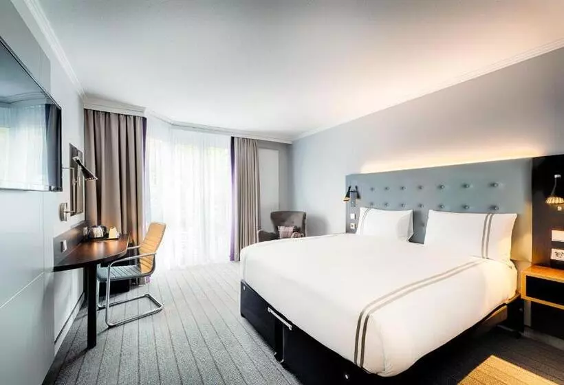 Отель Premier Inn Stuttgart Bad Cannstatt