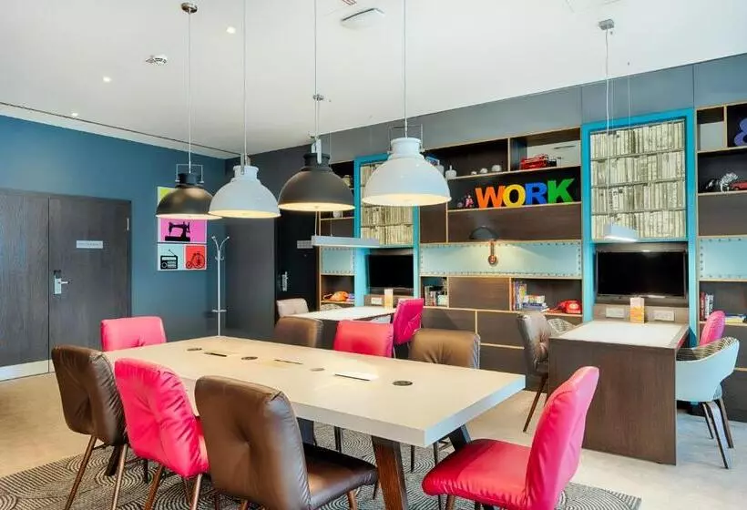 Отель Premier Inn Stuttgart Bad Cannstatt