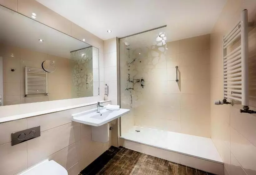 Отель Premier Inn Stuttgart Bad Cannstatt