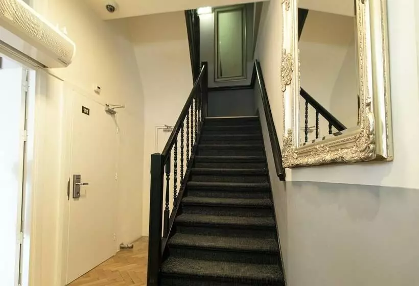 هتل Quentin Arrive