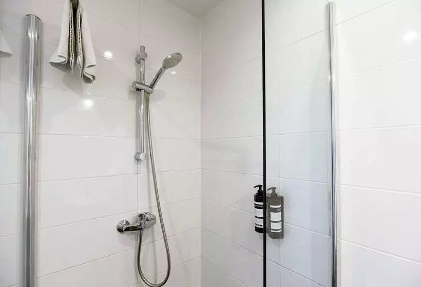 هتل Quentin Arrive