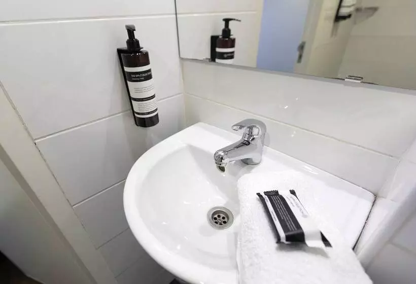 هتل Quentin Arrive