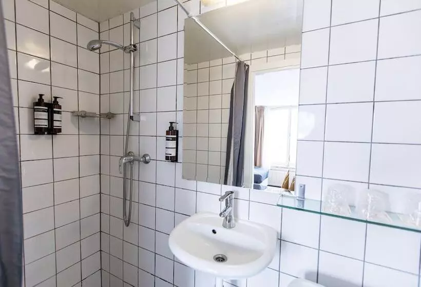 هتل Quentin Arrive