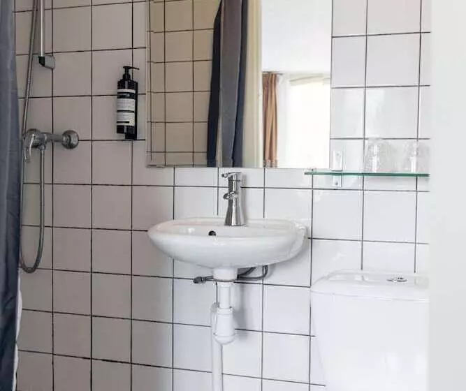 هتل Quentin Arrive