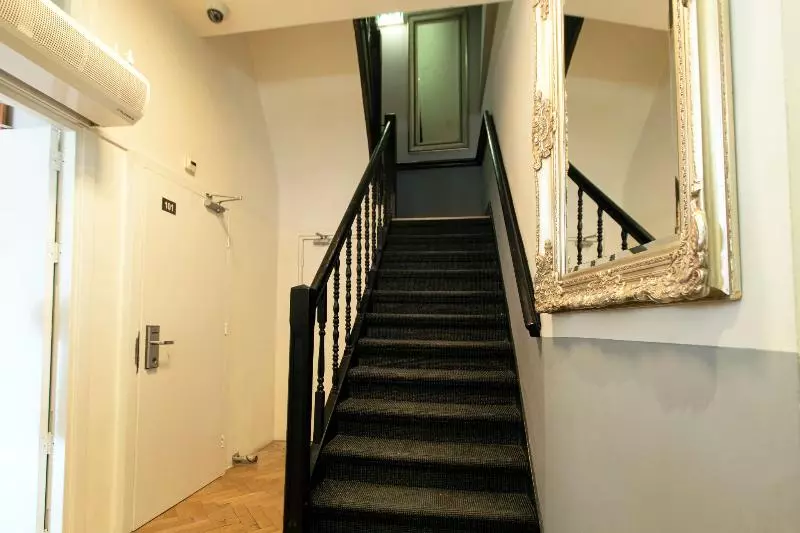 هتل Quentin Arrive