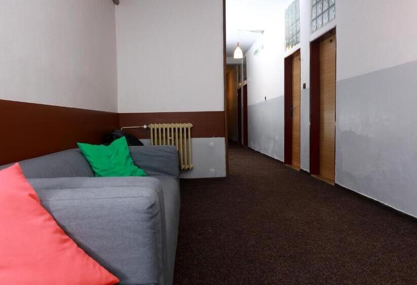 בית מלון כפרי Zimní Stadion Náchod