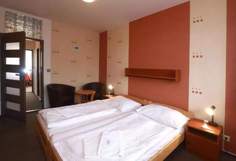 Отель Zimní Stadion Náchod