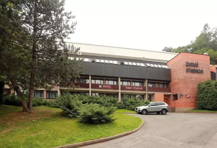 Отель Zimní Stadion Náchod