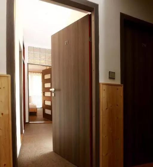 Отель Zimní Stadion Náchod