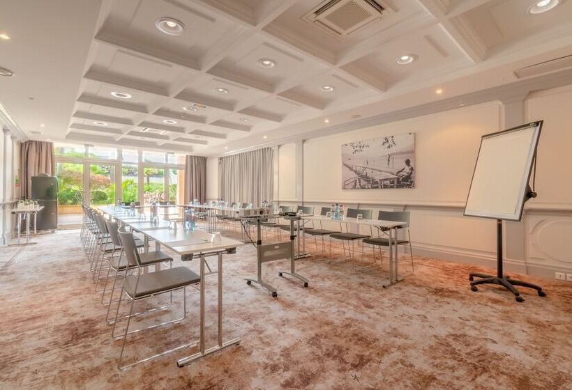 استراحتگاه Holiday Inn Nice Port St Laurent, An Ihg