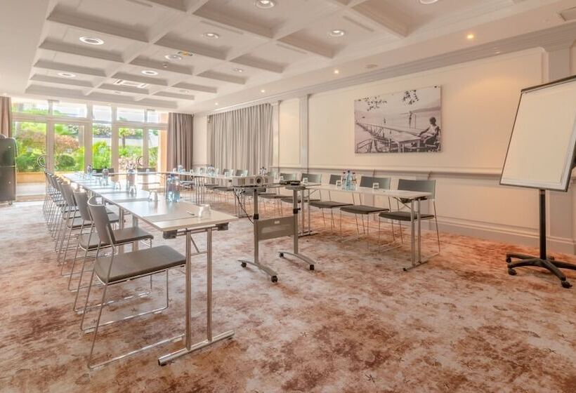 استراحتگاه Holiday Inn Nice Port St Laurent, An Ihg