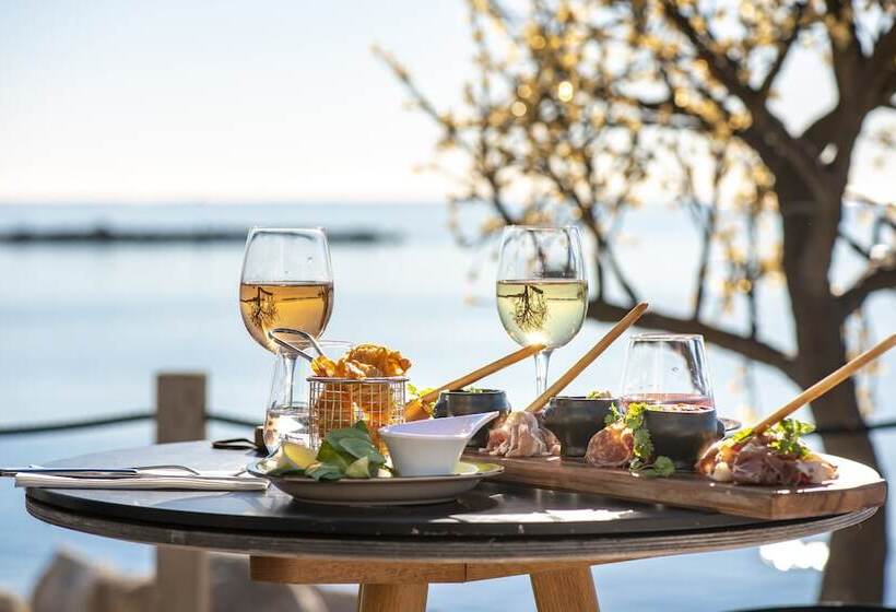 استراحتگاه Holiday Inn Nice Port St Laurent, An Ihg