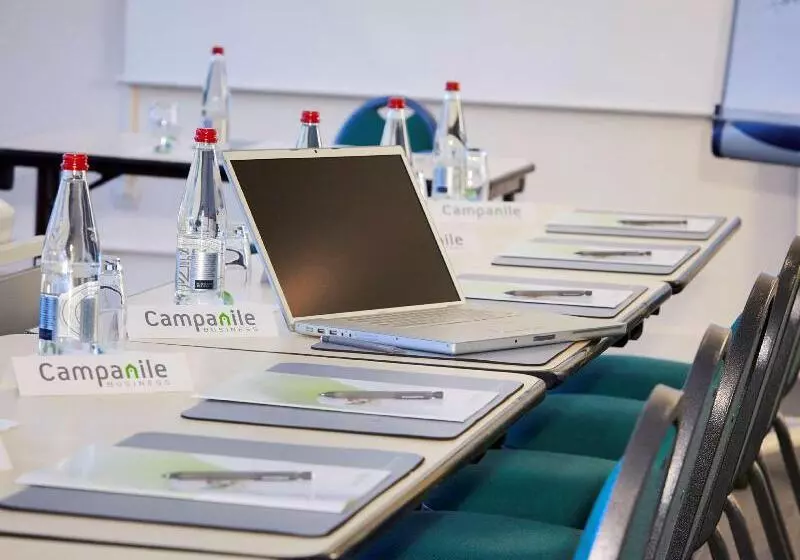 בית מלון כפרי Campanile Versailles Buc