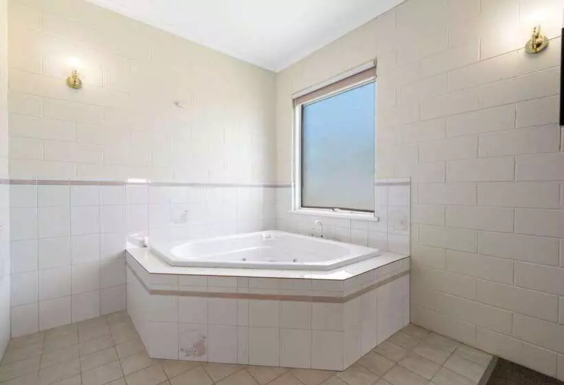 בית מלון כפרי Comfort Inn & Suites King Avenue