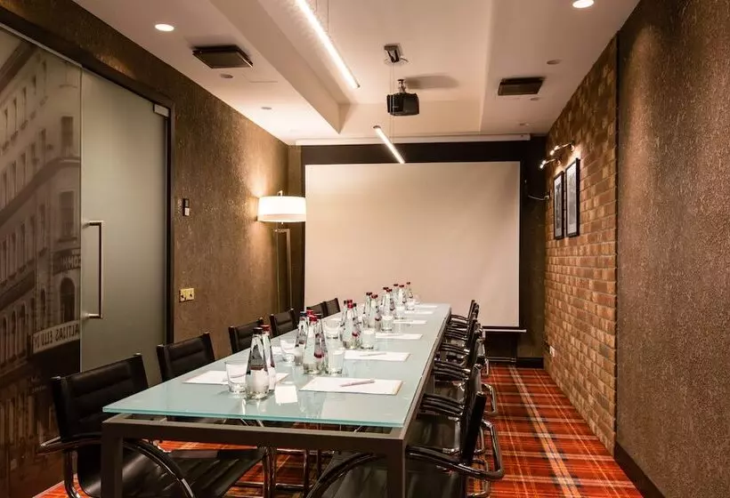 Metropole Hotel By Semarah