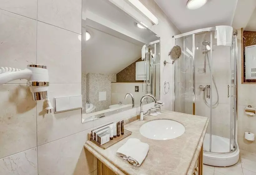 Metropole Hotel By Semarah