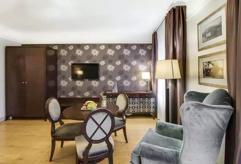 Metropole Hotel By Semarah