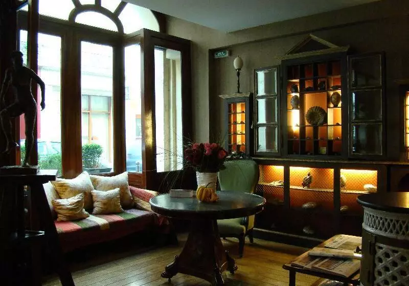 هتل Prince De Conti