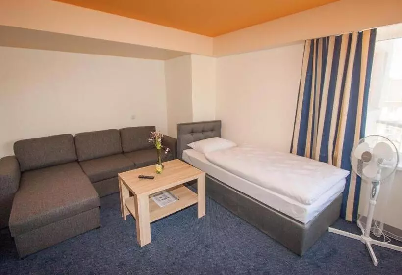 هتل Tauras Center