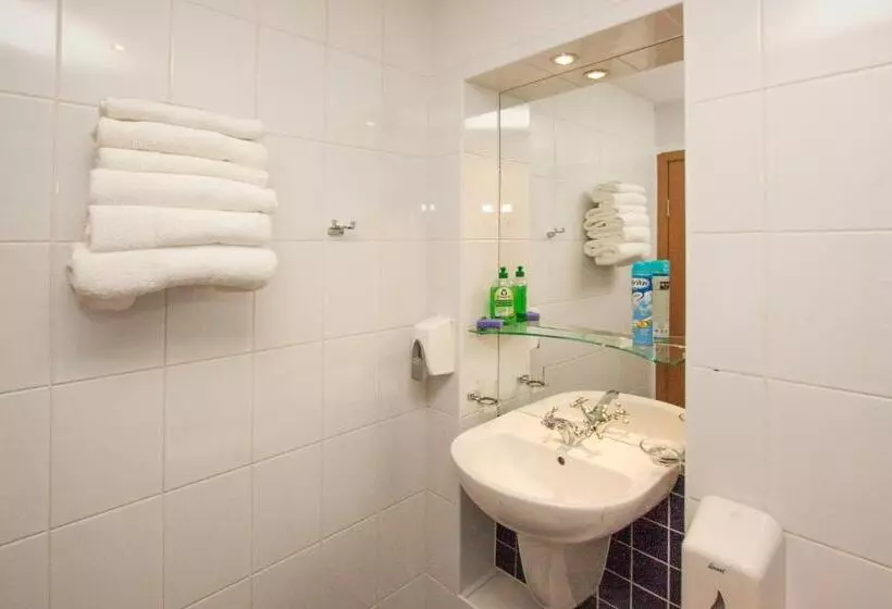 هتل Tauras Center