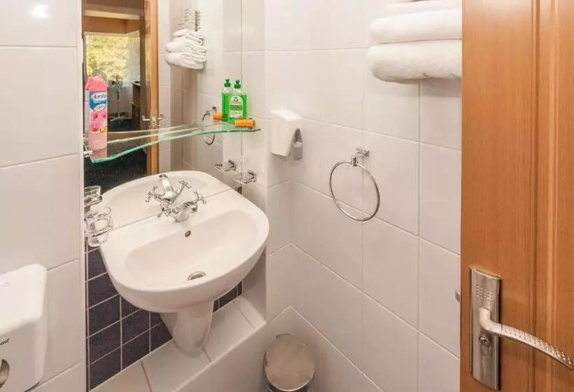 هتل Tauras Center