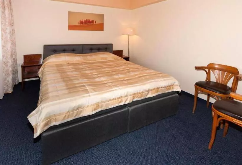 هتل Tauras Center