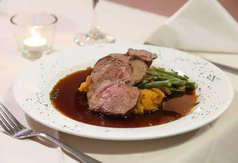 Отель The Henry Parkes Tenterfield