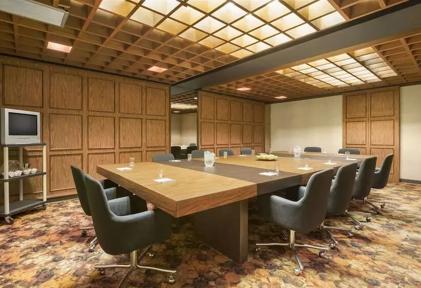 酒店 Travelodge By Wyndham Edmonton East