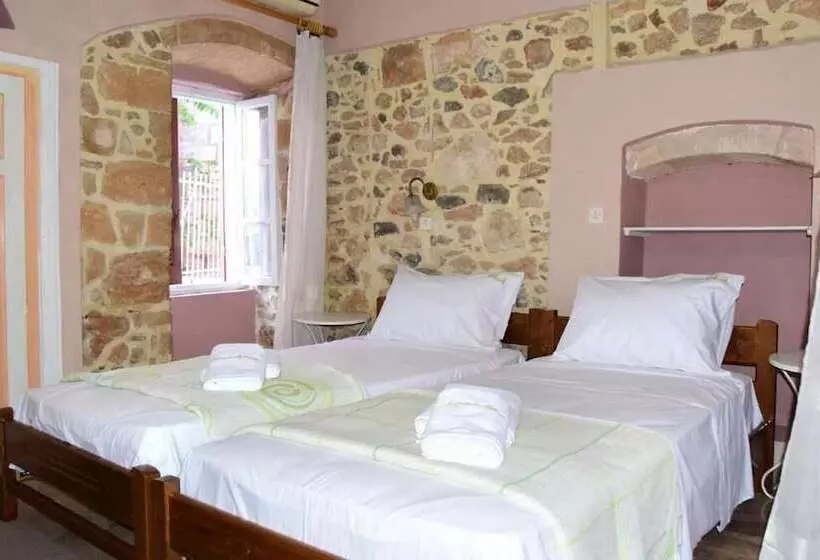 فندق Aeginitikon Arhontikon