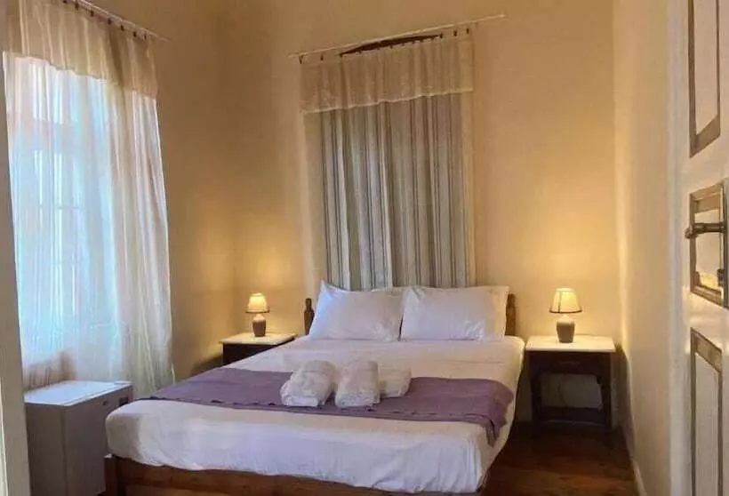 فندق Aeginitikon Arhontikon