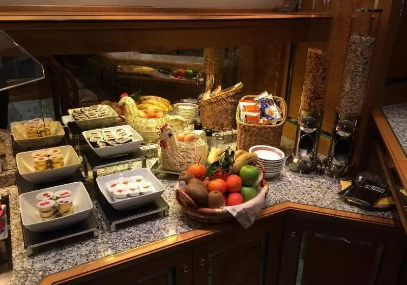 هتل Christophe Colomb