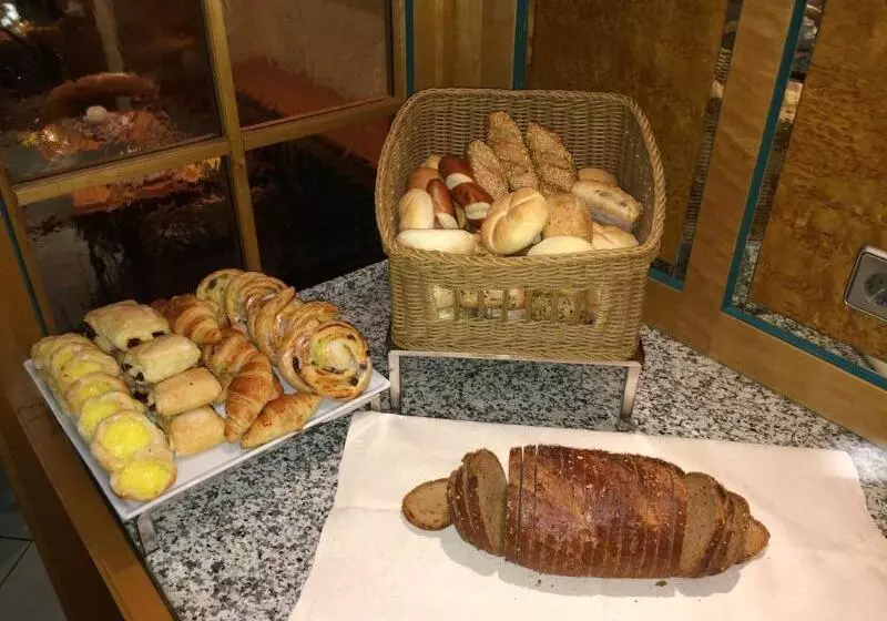 هتل Christophe Colomb