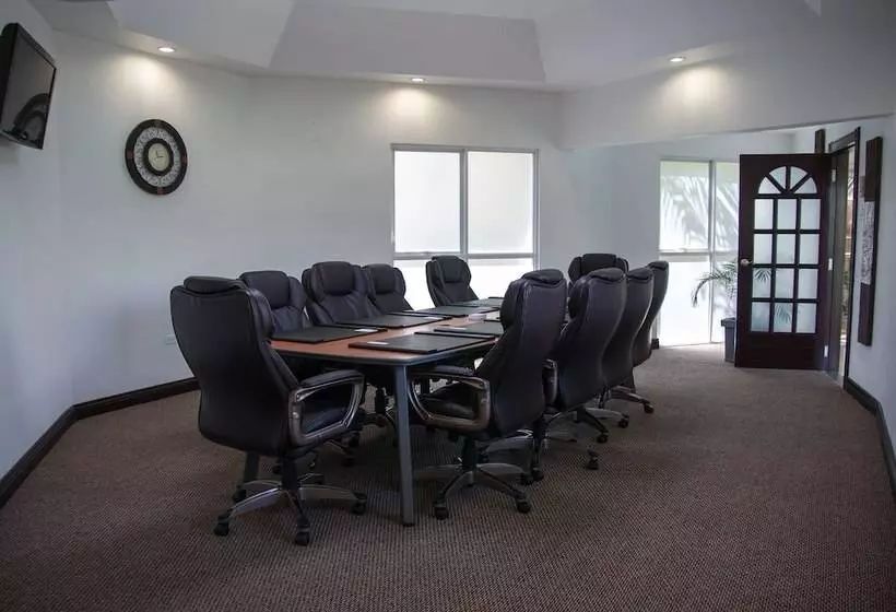 هتل Altamont Court