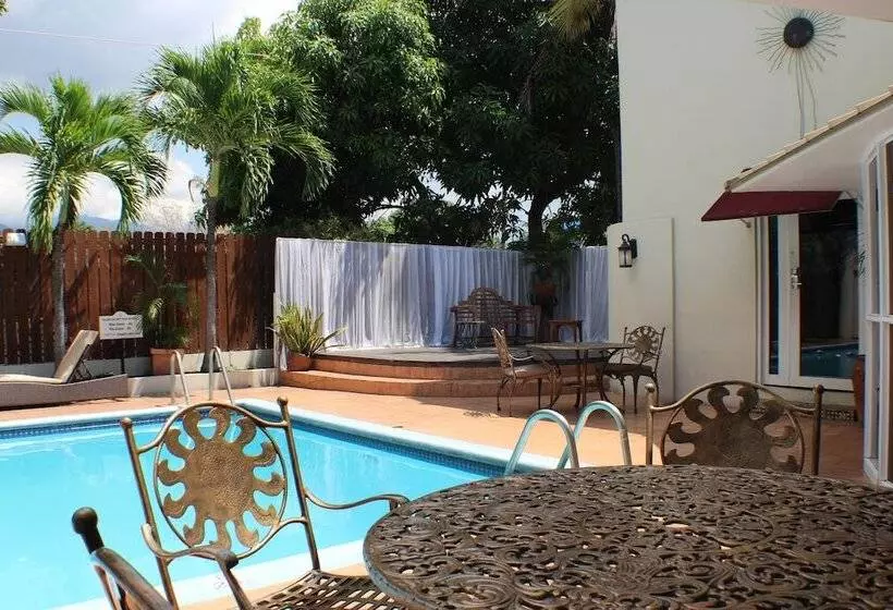 هتل Altamont Court