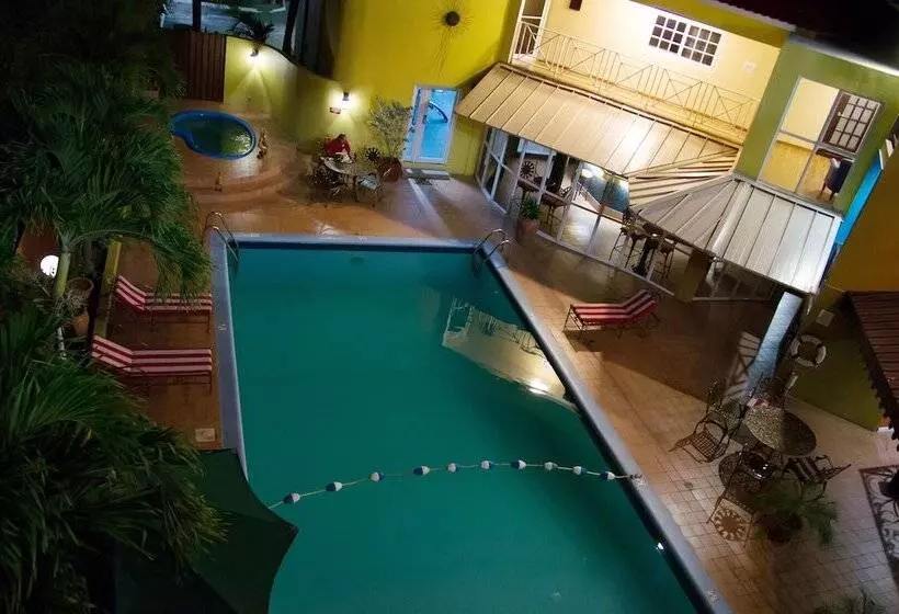 هتل Altamont Court