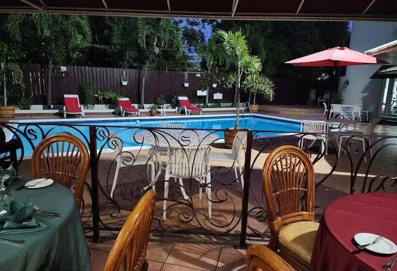 هتل Altamont Court