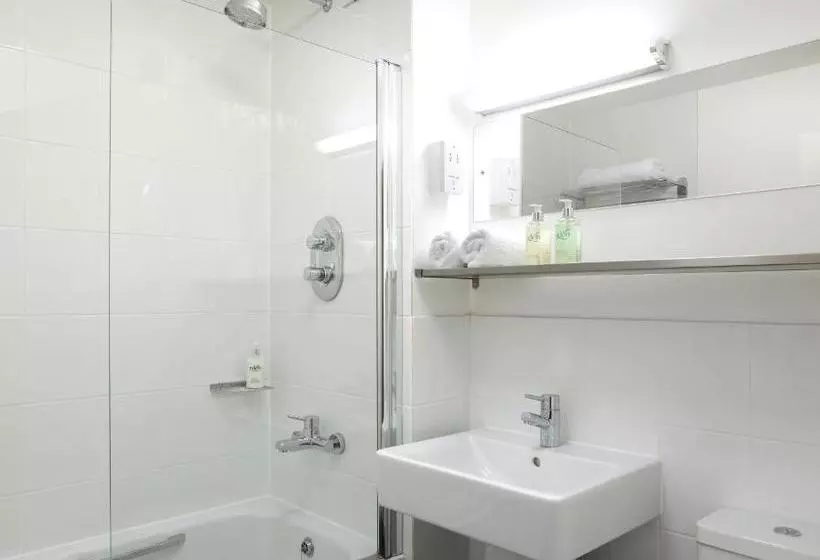 酒店 Charlton Kings