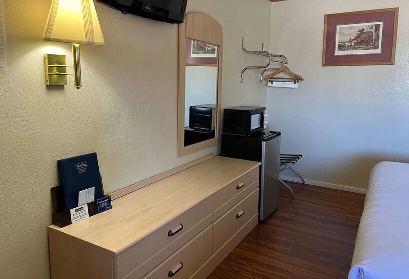 בית מלון כפרי Travelodge By Wyndham Holbrook