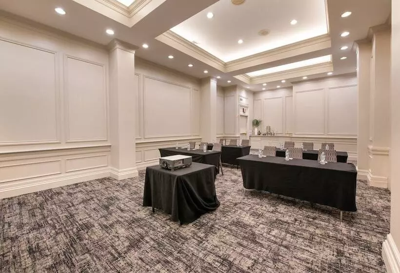 هتل Theo New Orleans, Tapestry Collection By Hilton